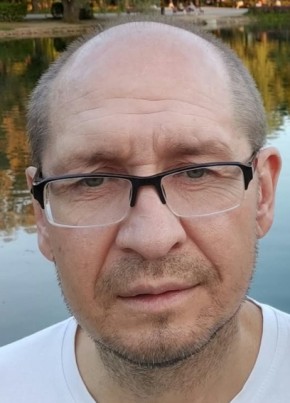 Максим из Красногорска 46 лет