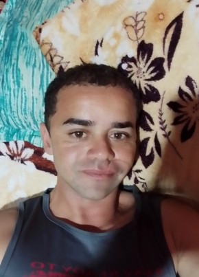 Joseph из Araçoiaba da Serra 33 года