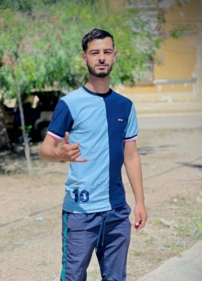 Fouzi из Oran 25 лет