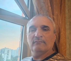Roma, 51, Berlin