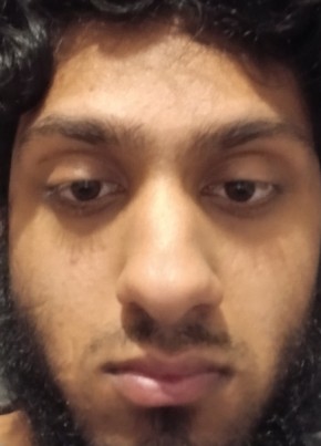 Umar Khan из Rochdale 19 лет