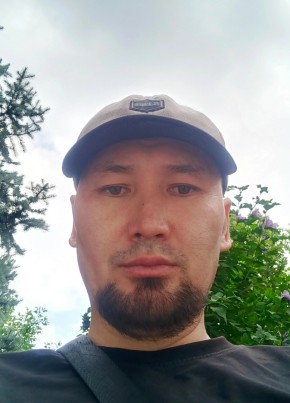 Мухамед из Базар-Коргона 33 года