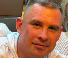 Zhenya, 39, El Alamein