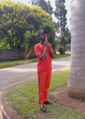 Michael из Harare 22 года