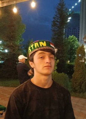 Эхсон из Хужанта 18 лет
