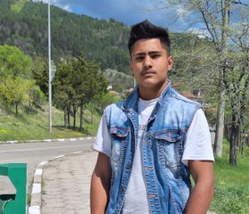 David, 22, Sliven