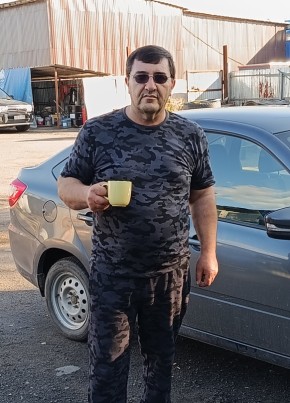 Артур Енокян из Санкт-Петербурга 54 года