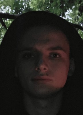 Сергей из Докучаевска 21 год