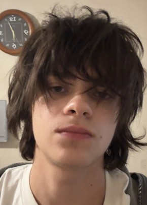 Denis из Саратова 18 лет