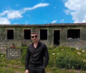 Anxhi, 19, Tirana