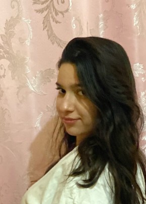 Милана из Гатчины 18 лет