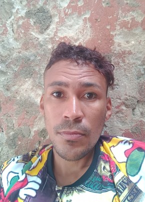 Lucas из Passos 33 года