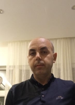 Doğan, 46, Türkiye Cumhuriyeti, İstanbul