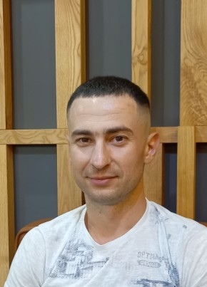 Артем из Евпатории 37 лет