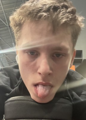 Кирилл из Новосибирска 18 лет