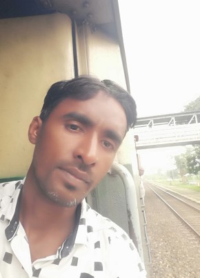 Akhtar, 25, India, Gumia