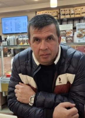 Ильдар из Пугачева 46 лет