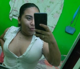 Laura, 25, Panama