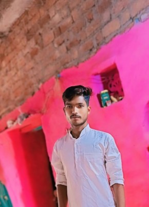 A, 18, India, Sāgar (Madhya Pradesh)