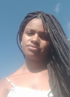 Ariquely Santana из Valença (Bahia) 18 лет