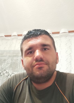 Romarjo Gjinolla, 28, Albania, Korçë
