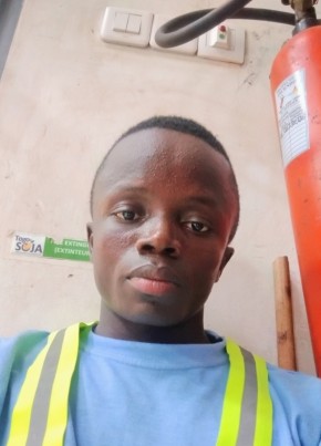 Evrador из Lomé 27 лет