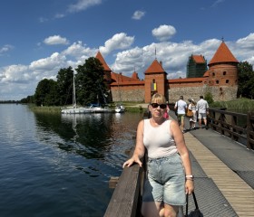 Viktorija, 55, Norwich