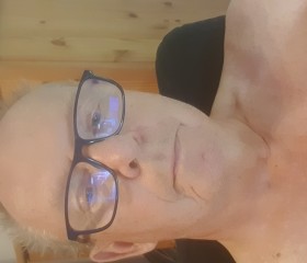 Elmalomi, 60, Munich