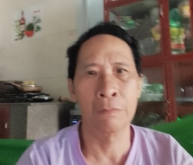 Tùng, 60, Hanoi