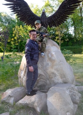Vitaliy Giryushta, 19, Ukraine, Luhansk