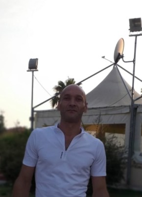 Vasile, 43, Repubblica Italiana, Napoli