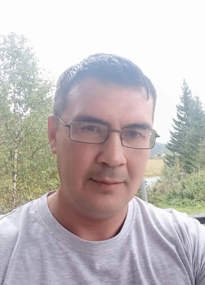 Азат из Уфы 44 года