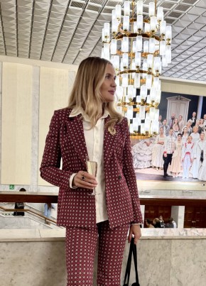 Людмила из La Villa y Corte de Madrid 49 лет