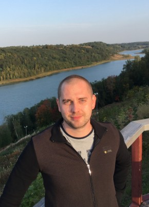 Артем из Пскова 34 года