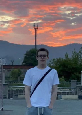 Женёк из Находки 18 лет