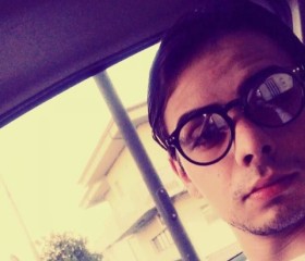 Nicholas, 30, Roseto degli Abruzzi