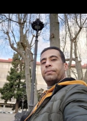 Mohamed B, 41, Estado Español, La Villa y Corte de Madrid