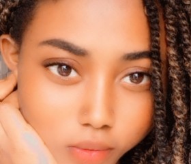 Rihanna Roselin, 20, Bertoua