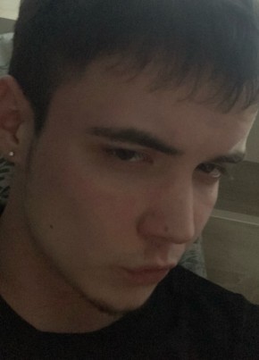 Максим из Ижевска 20 лет