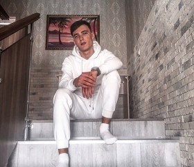 Maksim, 26, Yekaterinburg