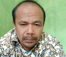 ز ين المتقن, 61 год, Kota Bandung