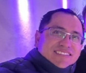 Peter Gabriel, 37, Villa Ocampo