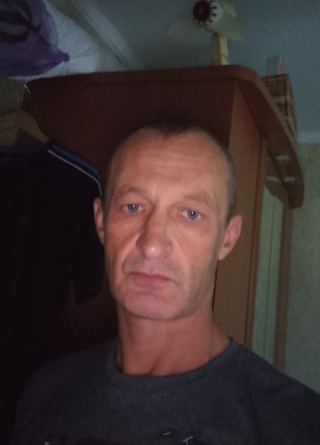 Роман из Губкина 47 лет