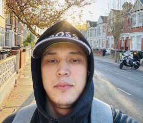 Ruslan, 21, London
