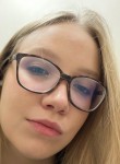 Vika, 21, Moscow