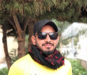 Ali, 25, Chicago