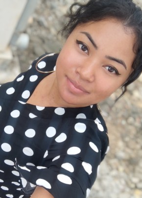 Annaelle, 29, République de Madagascar, Mahajanga