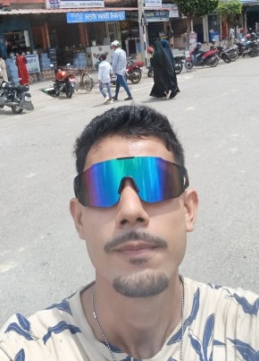 Anil из Siddharthanagar 26 лет