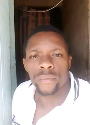 Charles из Dar es Salaam 40 лет