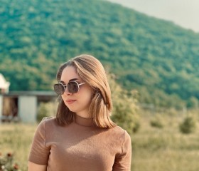 Yulya, 25, Moscow